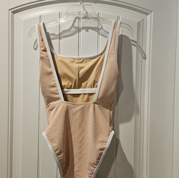 Lane Snow One Piece Swimsuit *NEW* - Picture 6 of 11